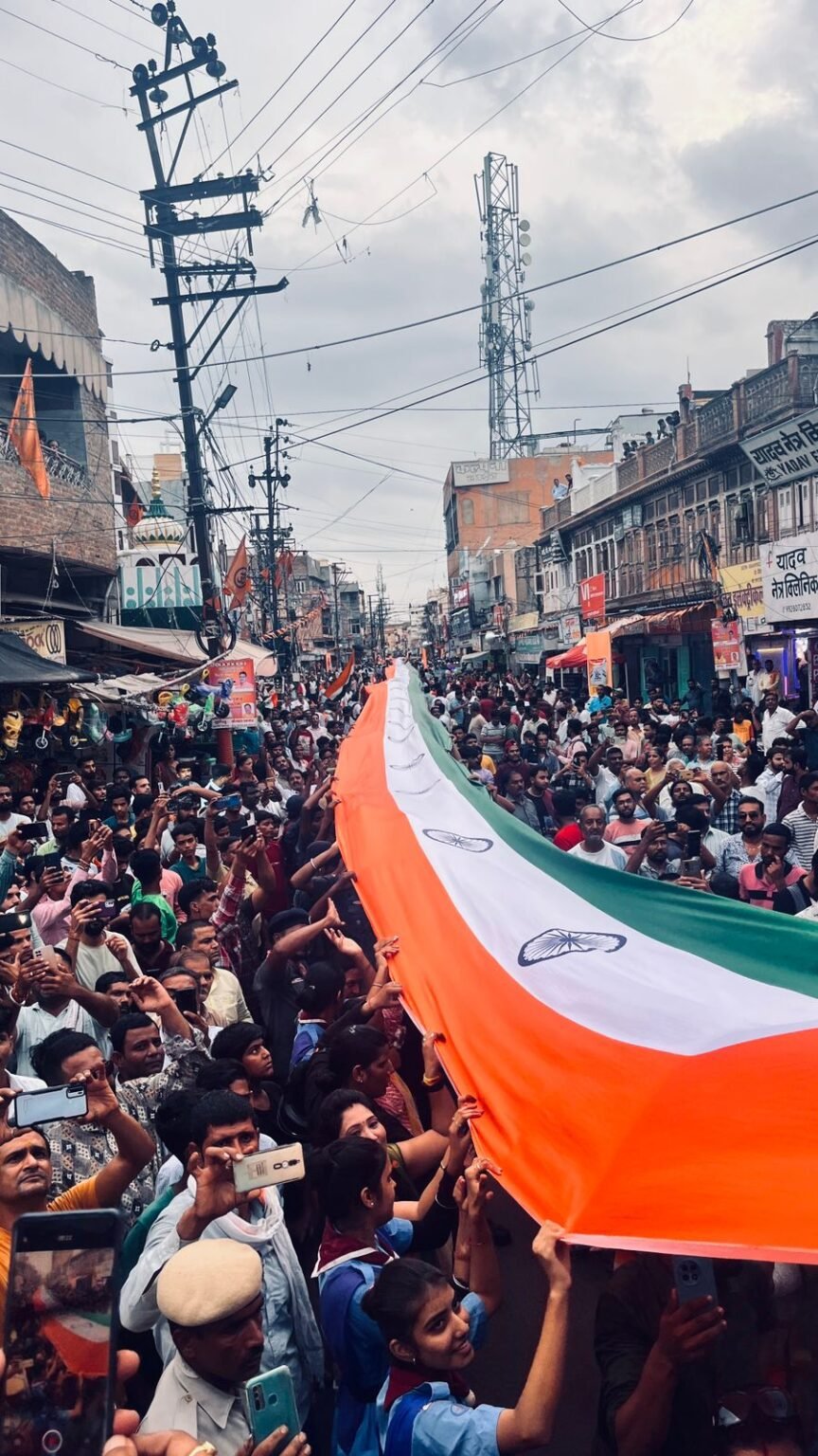 बीकानेर ने रचा इतिहास,लगातार तीसरे वर्ष लहराया एक किलोमीटर लम्बा तिरंगा,देखें फोटो और वीडियो