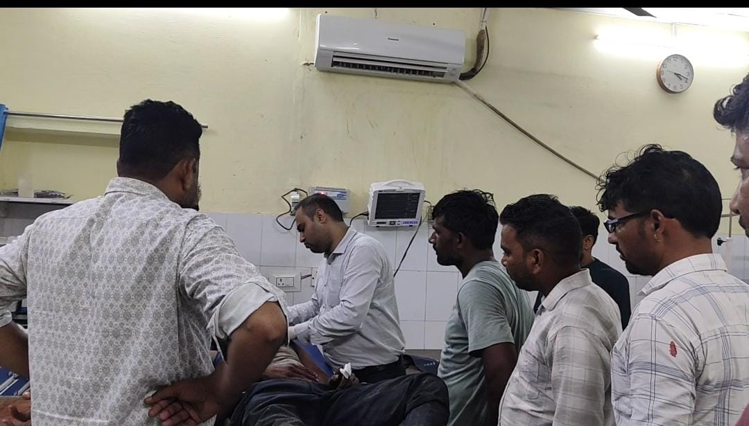 You are currently viewing सड़क हादसे का वीडियो आया सामने,केबिन में फस गया ड्राइवर