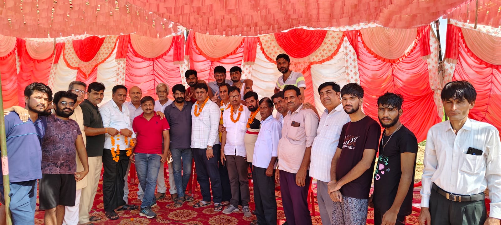 You are currently viewing स्नेह मिलन समारोह में शामिल हुए सैकड़ो फोटोग्राफर, अंतिम रविवार को बंद रखेंगे प्रतिष्ठान