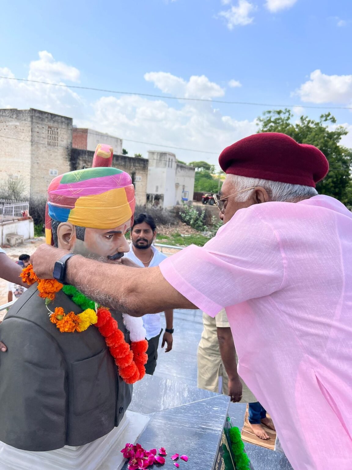 लाखों रूपए प्रोत्साहन राशि सौंपी,विजेता टीम को किया पुरस्कृत