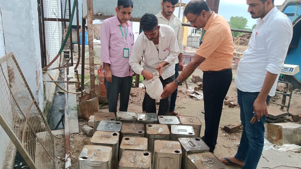 You are currently viewing स्वास्थ्य विभाग ने लगाया लाखों का जुर्माना,राशन डीलर की हड़ताल ख़त्म