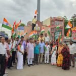 हर घर पहुँचे तिरंगा,बीजेपी कार्यकर्ताओं ने वितरित किए राष्ट्रीय ध्वज