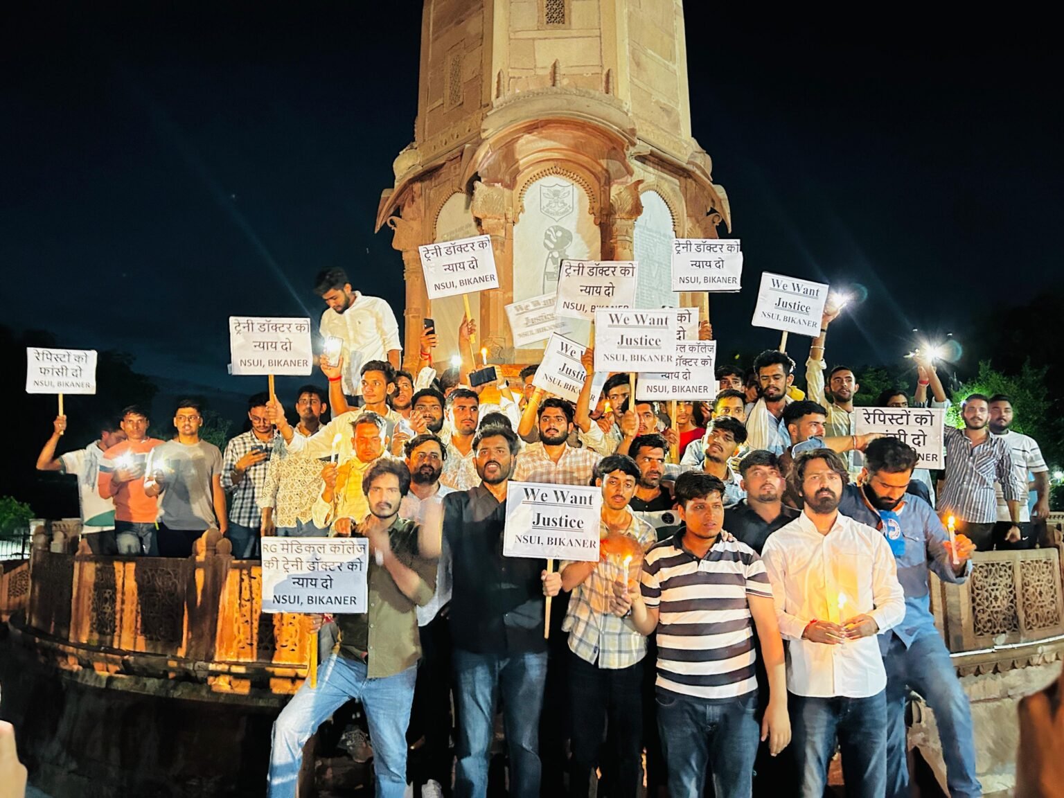 रेजीडेंट से दुष्कर्म और हत्या का मामला,एनएसयूआई ने निकाला कैंडल मार्च