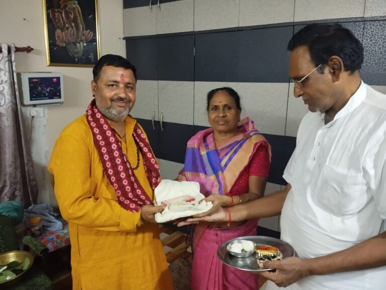 Read more about the article पीठाधीश्वर व्यास का किया गया सम्मान