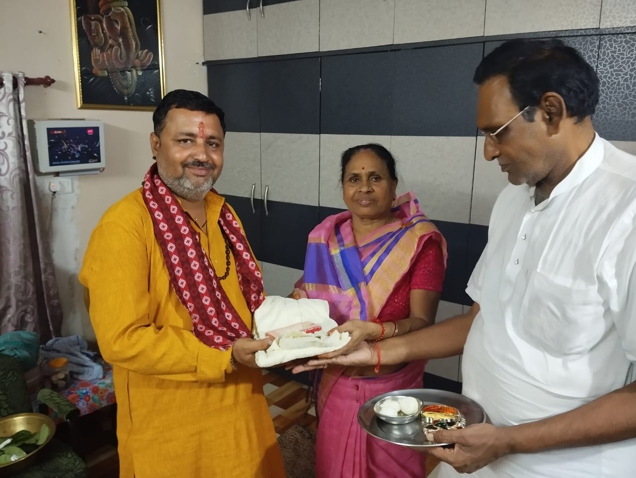You are currently viewing पीठाधीश्वर व्यास का किया गया सम्मान