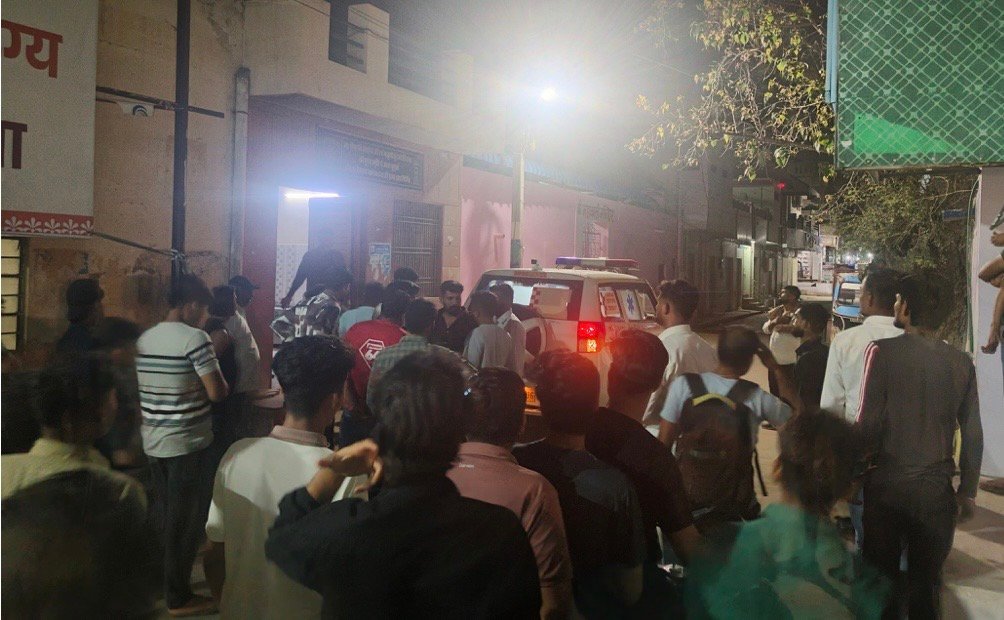 सड़क हादसा: ट्रॉली और बाइक की भिड़ंत में दो की मौत